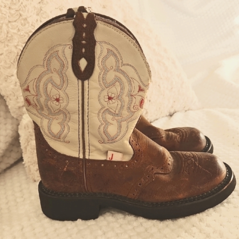 Womens Justin Gypsy Brown and Cream Western Boots Size 6.5B